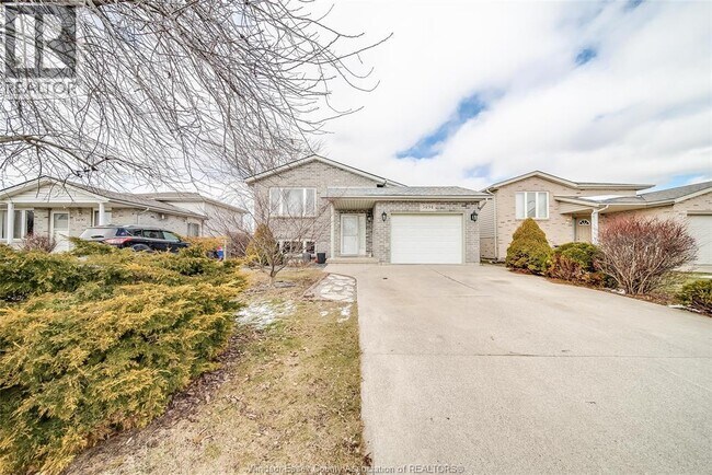 Photo - 3494 Caribou Crescent