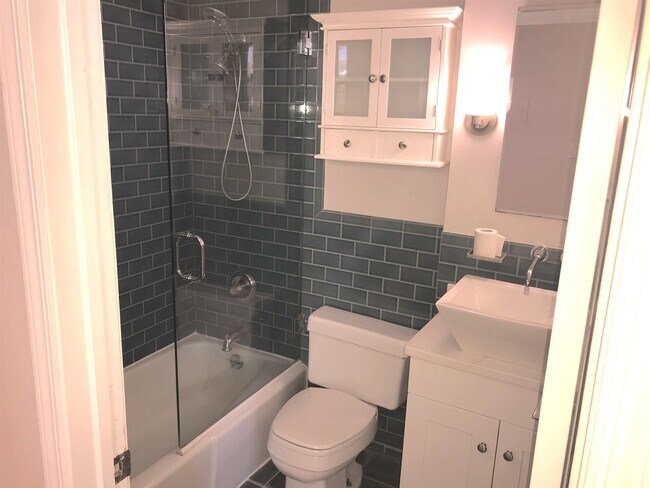 Photo - 1015 Grand St Unidad 2A