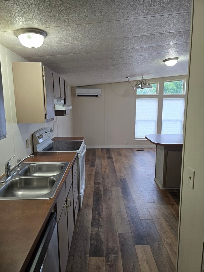 Photo - 536 NW 17th St