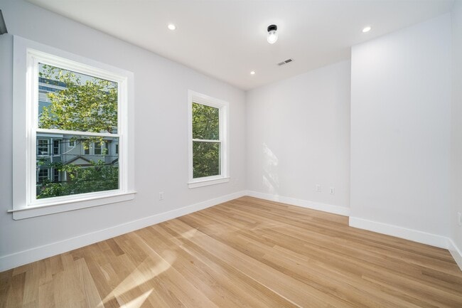 Photo - 62 VAN REIPEN Ave Unit 2