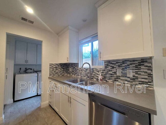 2815 Santa Buena Wy