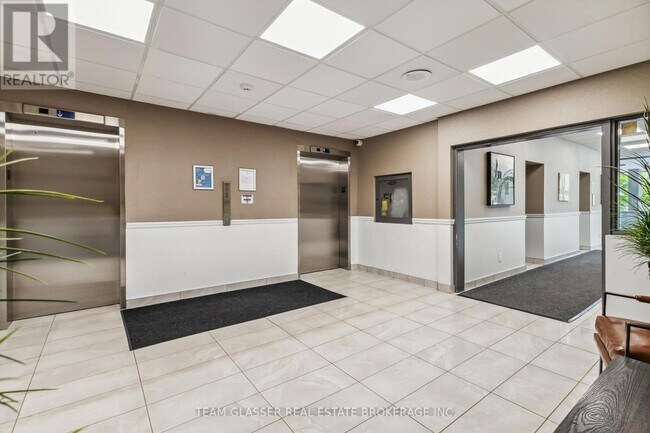 Photo - 21 King St Unité 410