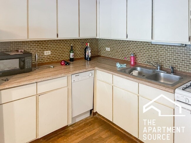 Building Photo - 875 W Lill Ave Unit C2
