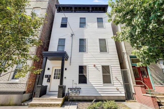 Building Photo - 25 St Pauls Ave Unit 1A