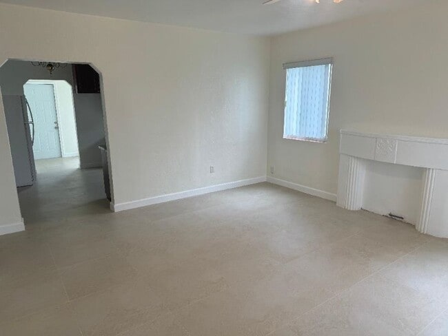 Photo - 2184 SW 9th St