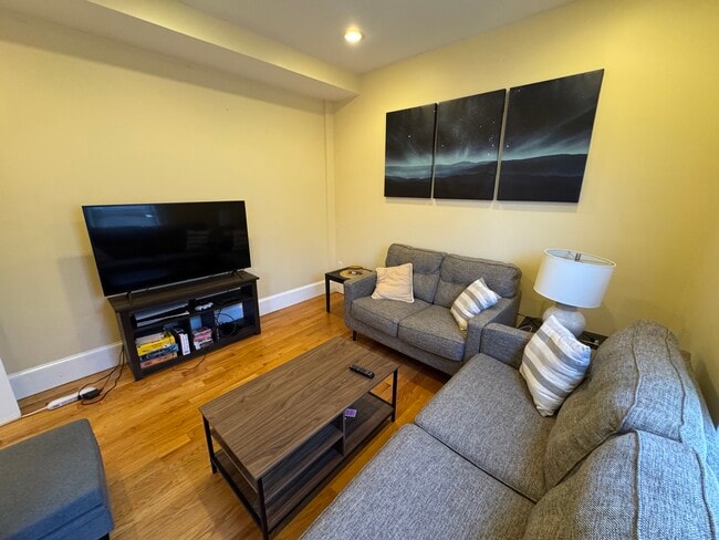 Photo - 208 Holland St Unit 2A