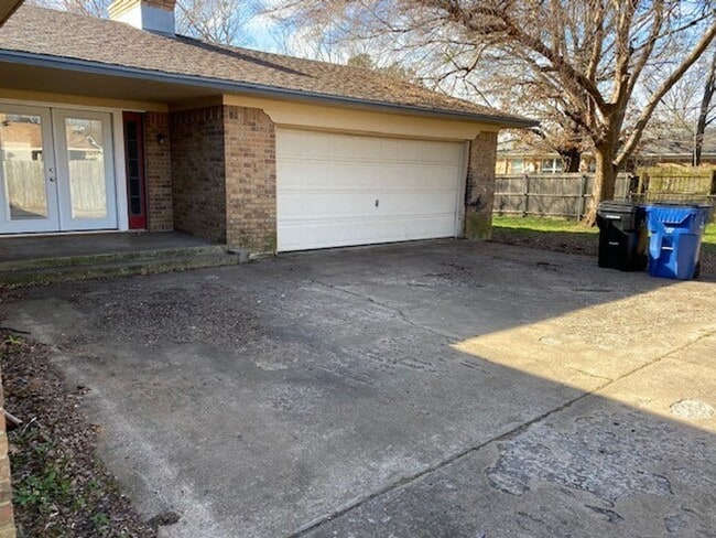 Photo - Large 3 bed/2 bath home in nice neighborhood  in Denison!
