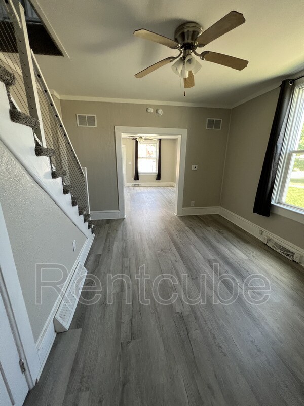 Photo - 1704 Rhomberg Ave