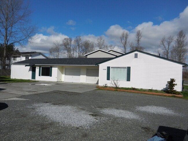 2 Bedroom 1 Bathroom Duplex in Bellingham - 2 Bedroom 1 Bathroom Duplex in Bellingham House