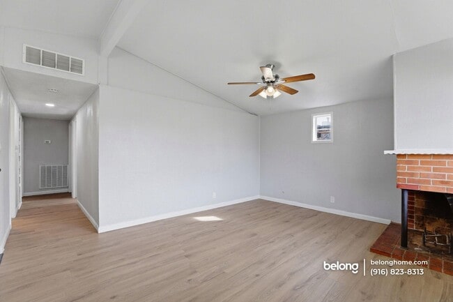 Photo - 5741 39th St