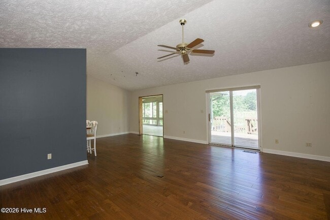 1205 Greenbriar Dr