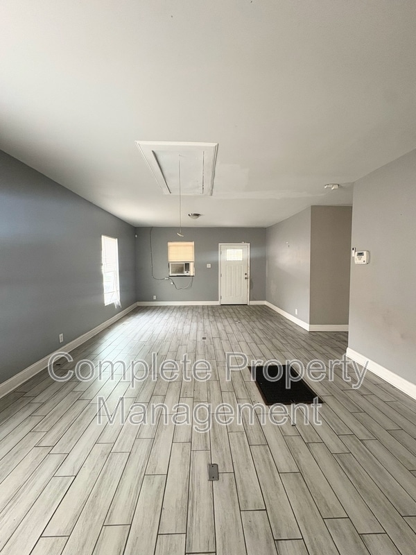 Photo - 1402 Avenue E