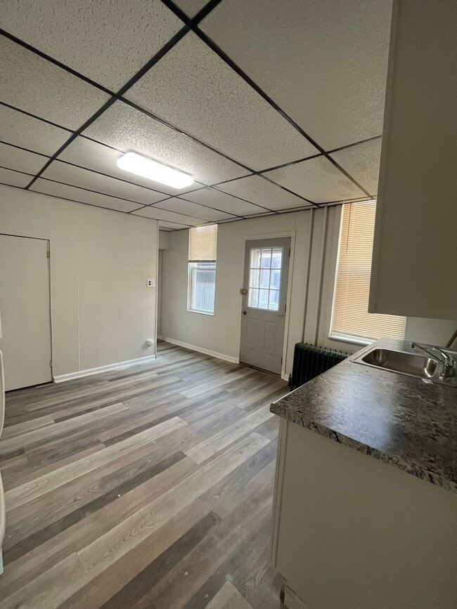 Photo - 136 E Walnut St Unit Apt 2