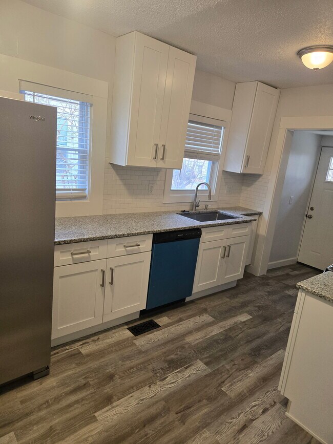 Photo - 2106 E 59th St