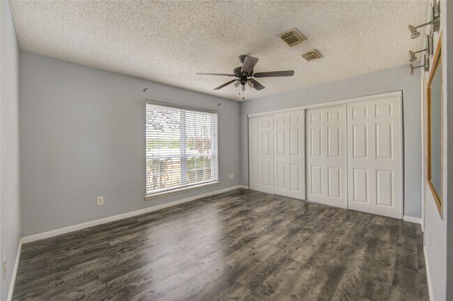 Photo - 2927 Great Lakes Ave