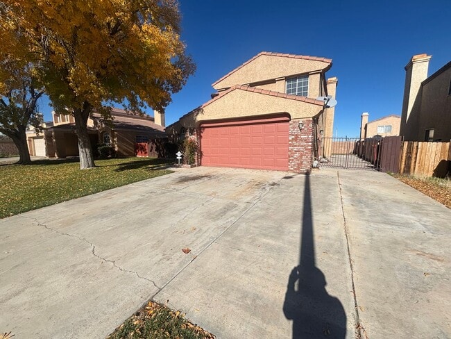 Building Photo - Beautiful 4 Bedroom Lancaster Home with Desirable Amenities!