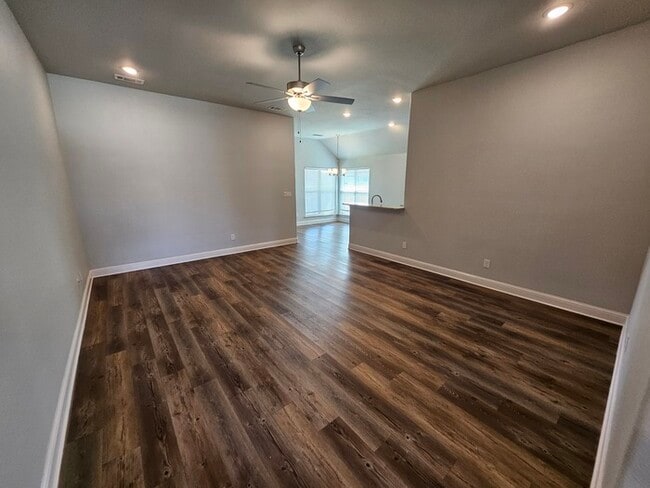 Photo - Cute open floor plan 3- bedroom, 2- bathro...