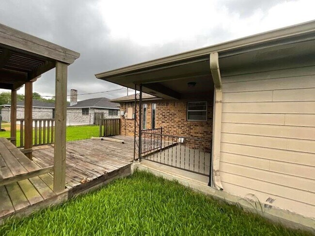 Photo - 2675 Dauphine Pl