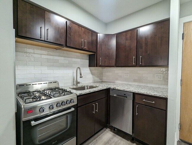 445 W Barry Ave Unit 218