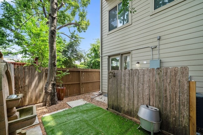 Building Photo - 1112 Andrews St Rental