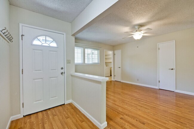 Photo - 1341-1343 Kingfisher Way Unidad 1343