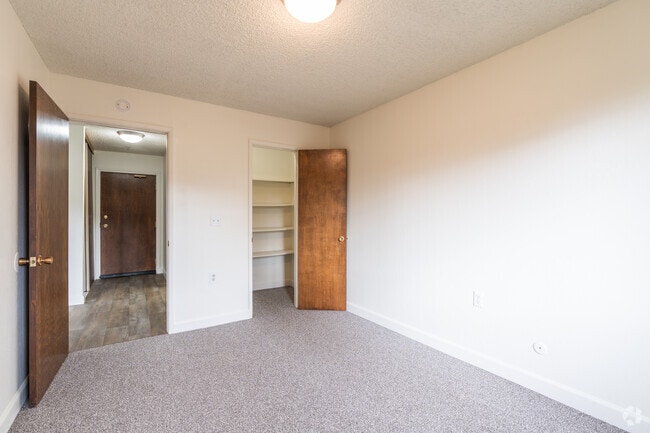 1BR, 1BA - 577SF - Bedroom