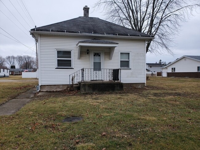 Building Photo - 496 Edwards Ave