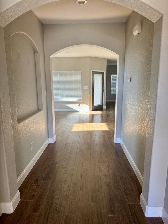 Photo - 124 Parkcrest