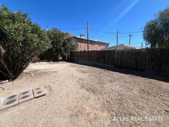 Photo - 810 E 9th St Unidad 3