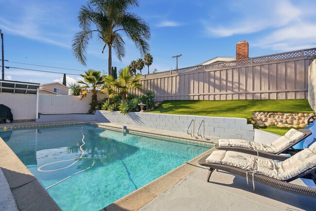 Photo - 9452 Larrabee Ave