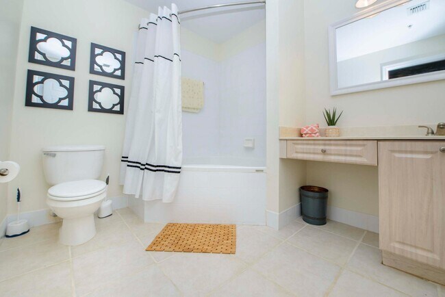 Photo - 2080 Greenview Shores Blvd Unit 414