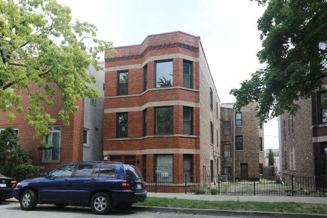 Building Photo - 2019 N Hoyne Ave Rental