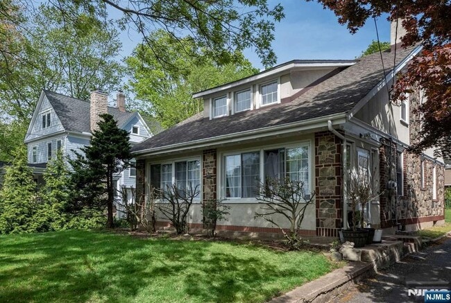 Photo - 211 Kenilworth Rd