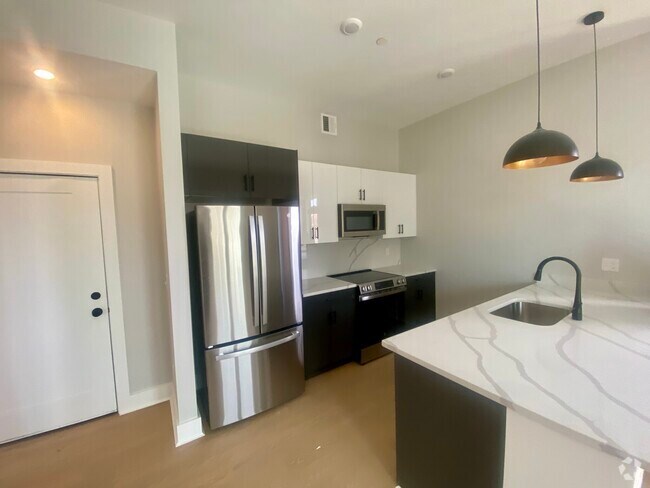 Building Photo - 379 Somerville Ave Rental