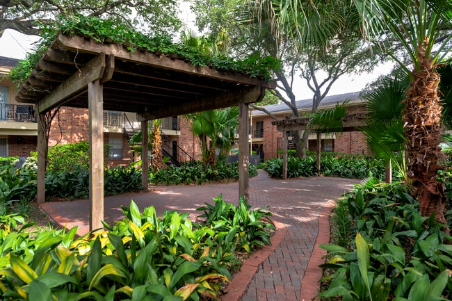 Colony Oaks