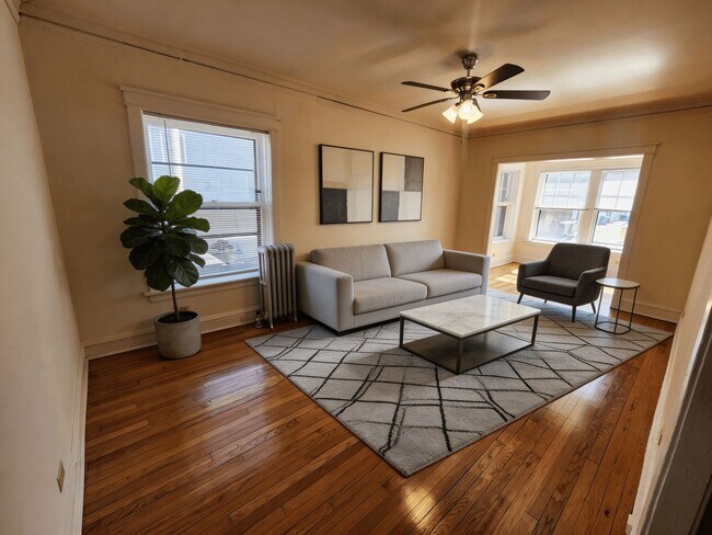 Photo - 3348-1 W Sunnyside 1bed/1bath Unit 3348-1