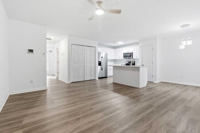 Photo - 420 Thistle Cove