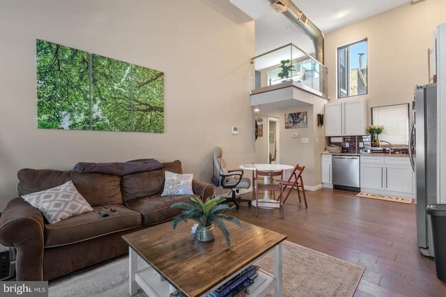 Photo - 1142 Crease St Unit 2L