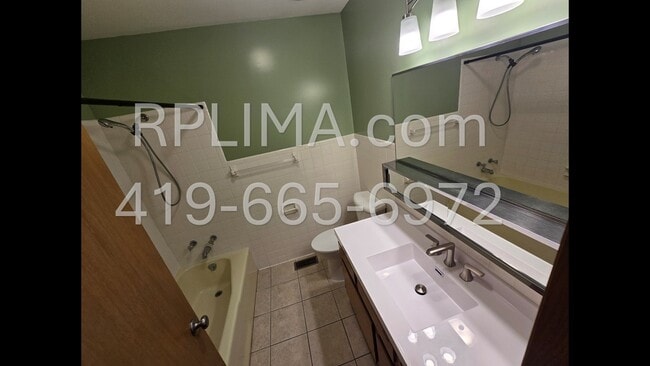 Photo - 143 Burlington Pl
