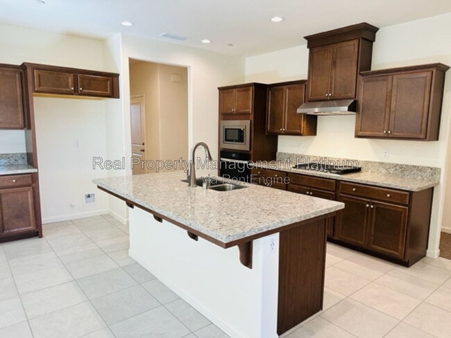 Building Photo - 1477 Las Rosas Ave