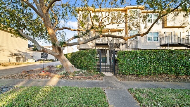 Photo - 1914 Lakeside Dr