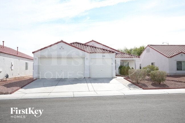 Building Photo - 2209 Meadow Green Ave