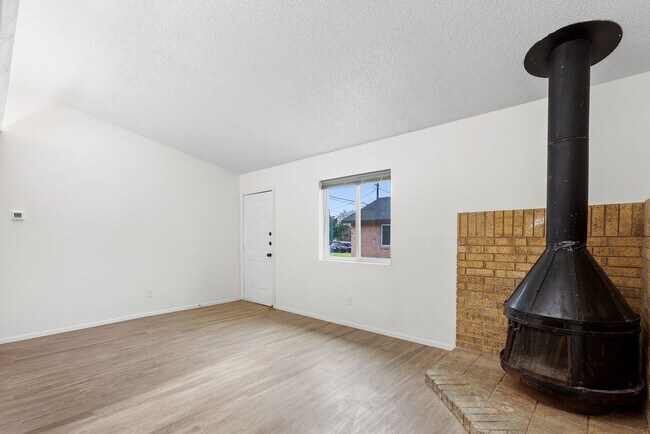 Photo - 1114/1116 Hazelton Unit 1114 Hazelton