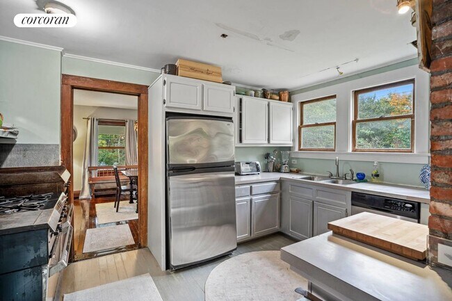 Photo - 2976 Noyack Rd