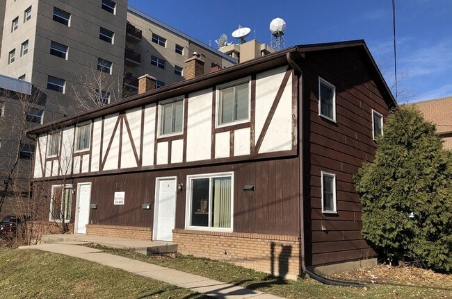 Building Photo - 1202 Spring St Unit 1202-A