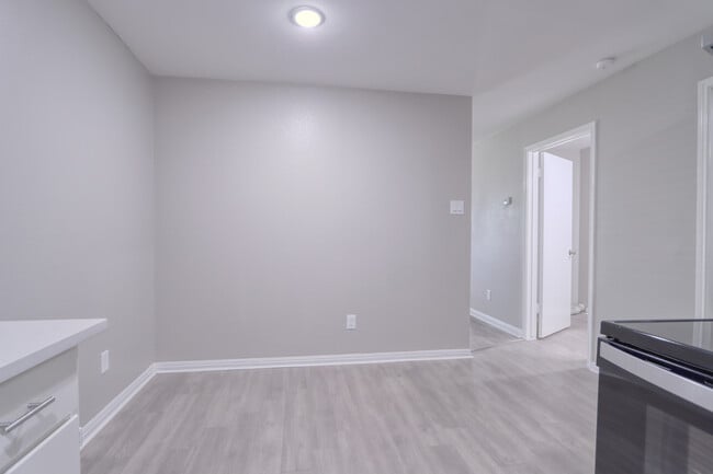 Photo - 2009 Interurban Blvd