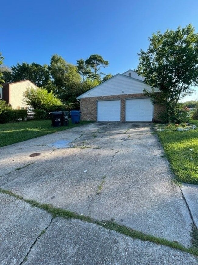 4025 S Plaza Trail