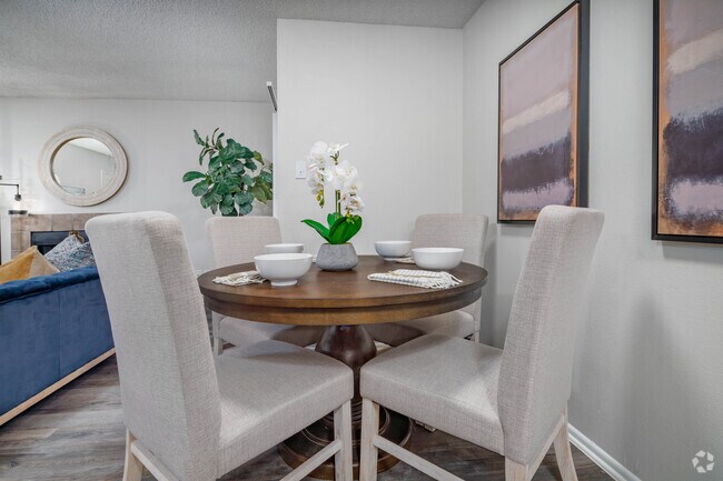 1BR, 1BA - 648SF - Dining Room