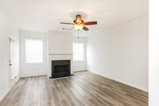 Photo - 610 Clairidge Ln SW