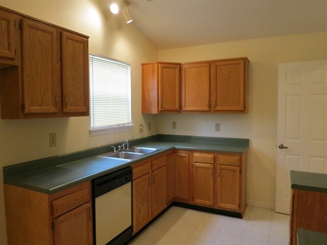 Photo - 1002 Leland St